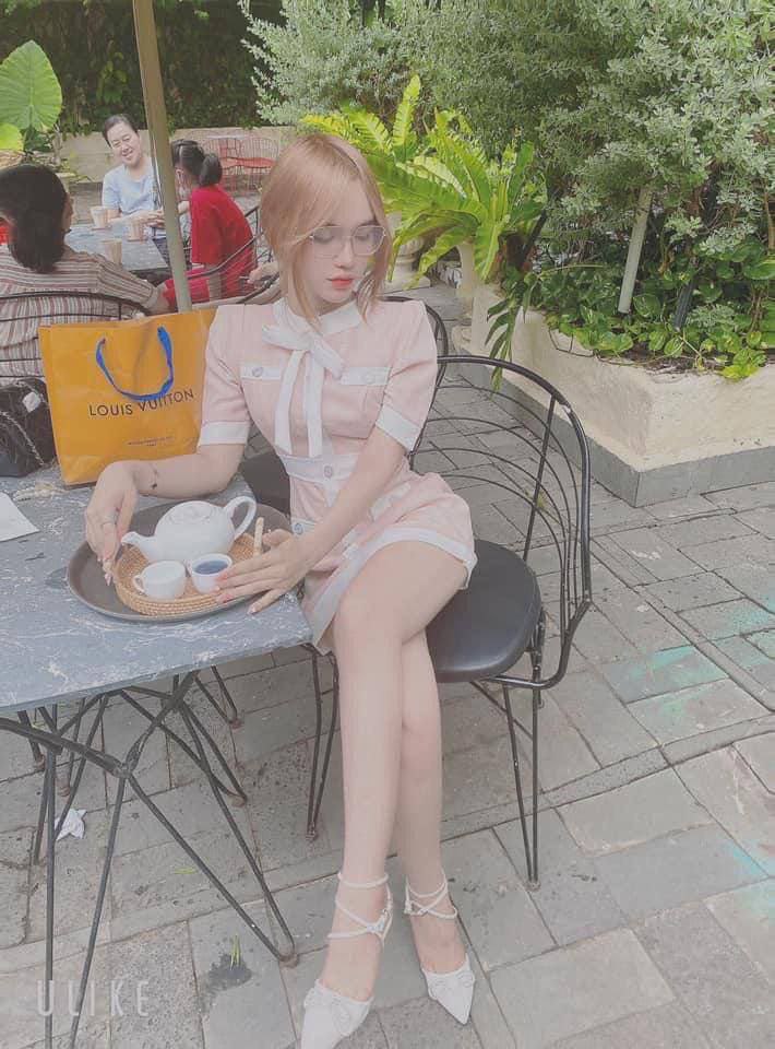 Em người mẫu khỏa thân vú mềm bị anh họa sĩ dâm dục địt